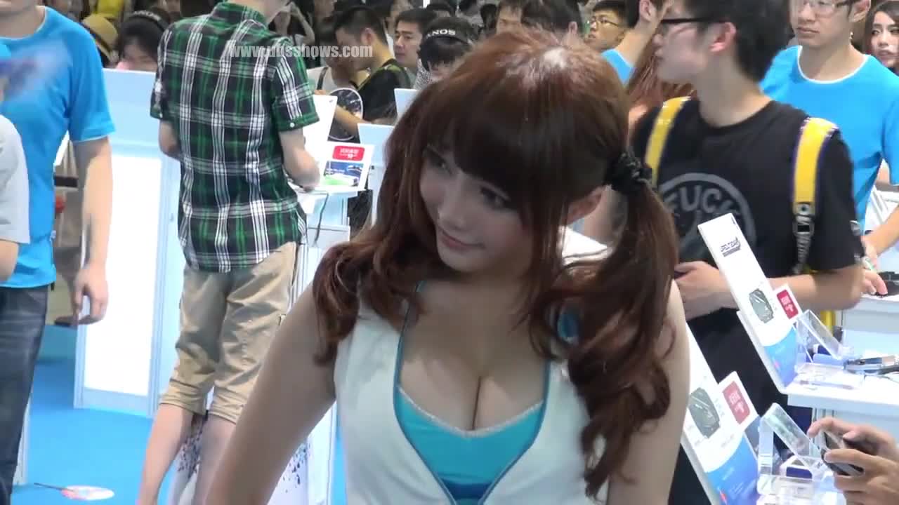 2012 chinajoy SONY展台童颜巨乳可爱萌妹